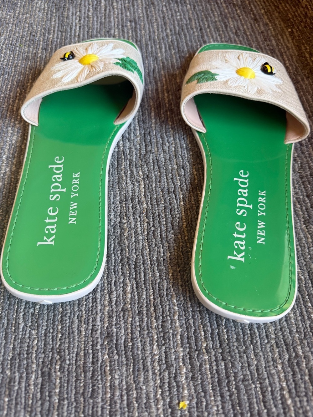 Kate Spade Seraphina Bee and Daisy Slide for Dopamine Dressing - Picture 4 of 6